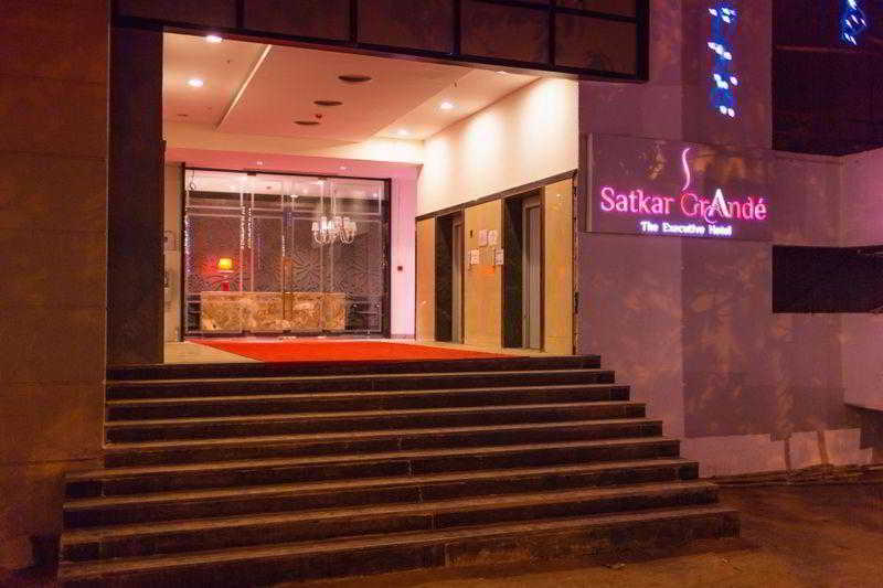Hotel Satkar Grande Thane Dış mekan fotoğraf